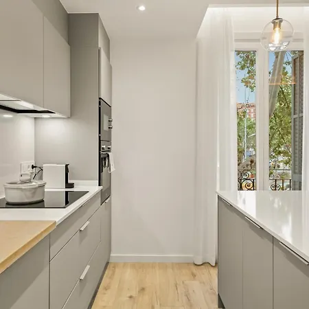 Modern & Stylish In Apartment *