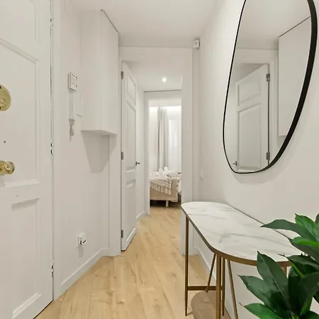 Modern & Stylish In Apartment *